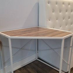 Corner Table