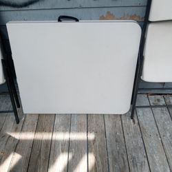 Forde. Table. With. Two. Chair. Like. New.  