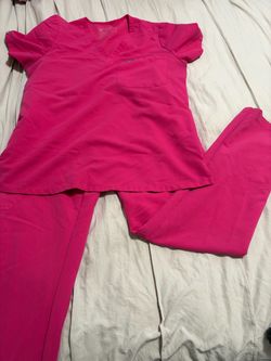 FIGS SCRUB SET SHOCKING PINK
