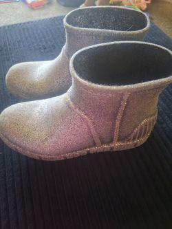 Girl Ugg rain boots
