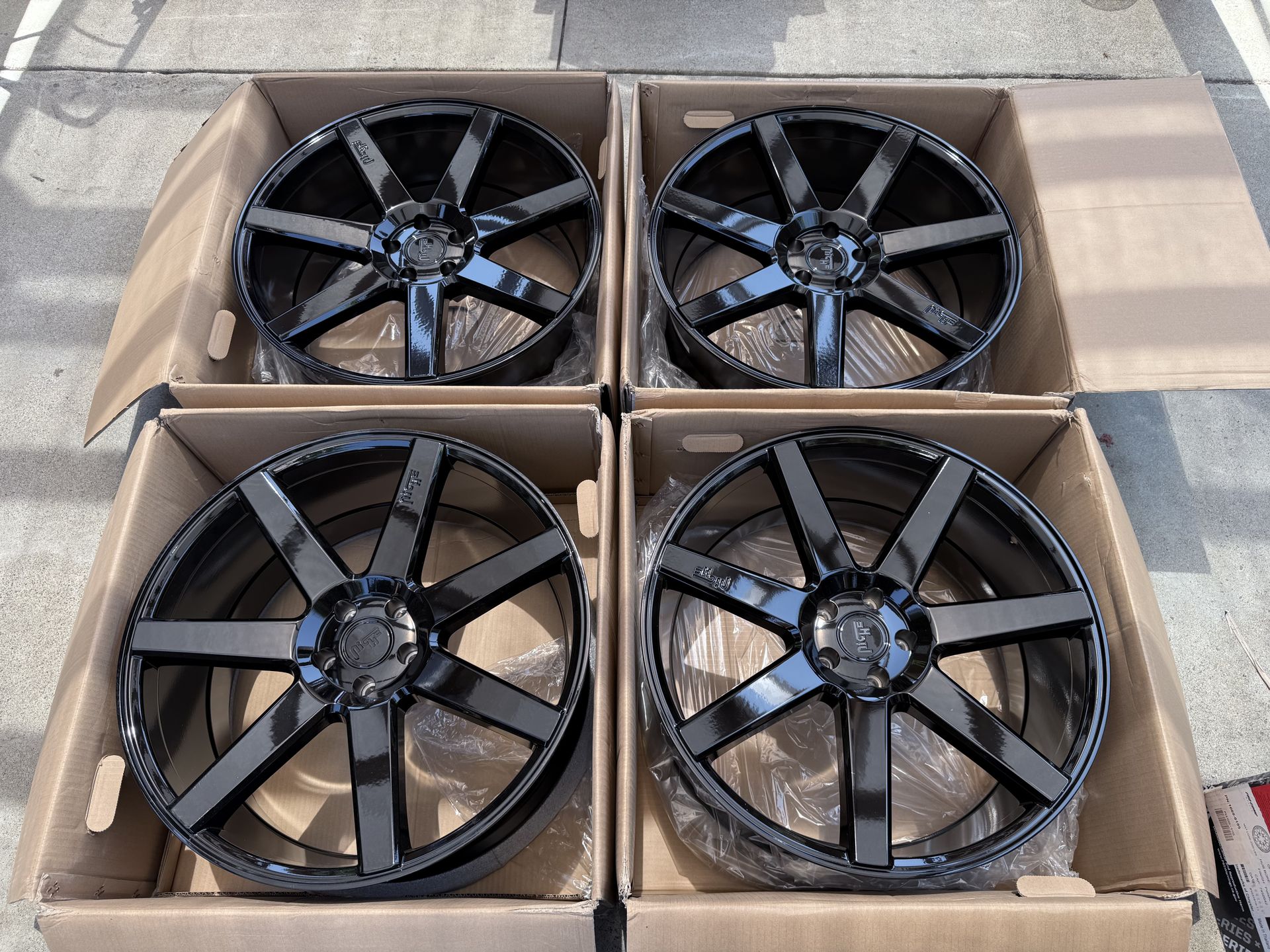 (4) 22” Niche Wheels