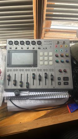 Zoom Podtrak P8 Podcast Mixer
