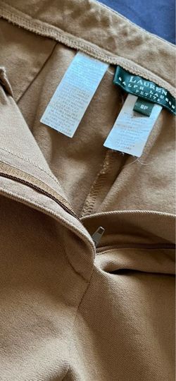 very good pants Made by Ralph Lauren The Size is 8 petite the color is camel. It’s for women’s.