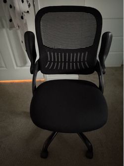 Black desk chair