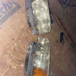 01-06 Yukon Headlights/turn signals  And Tail Lights 