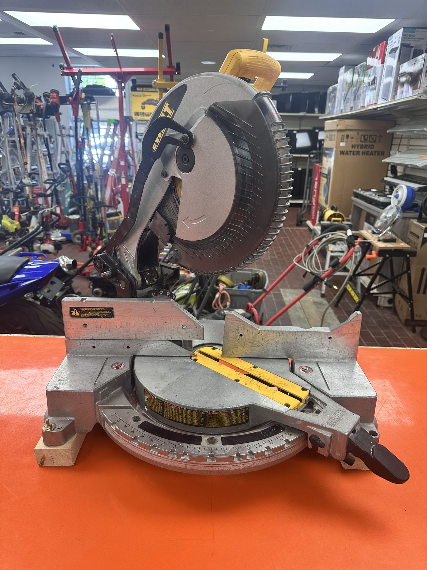 Dewalt DW715 12in Miter Saw