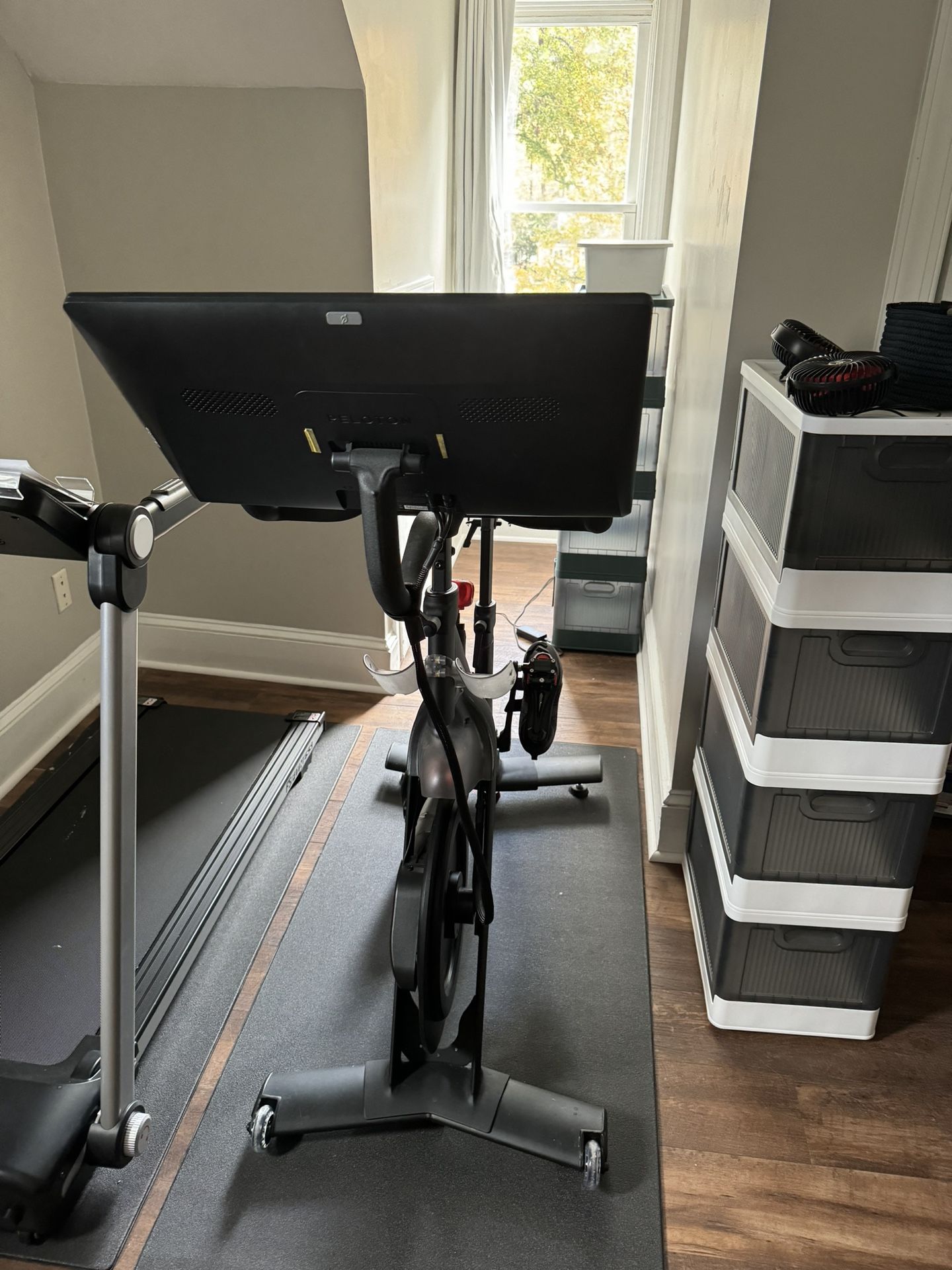 Like New peloton bike 