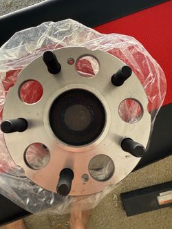 5 lug driver side and passenger wheel hub Altima