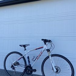 GT Transeo 1.0 Hybrid Bike – Medium Frame - Aluminium Bicycle