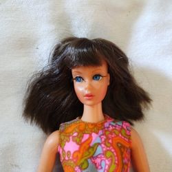 Vintage Brunette Dramatic Living Barbie In Vintage Mood Matchers