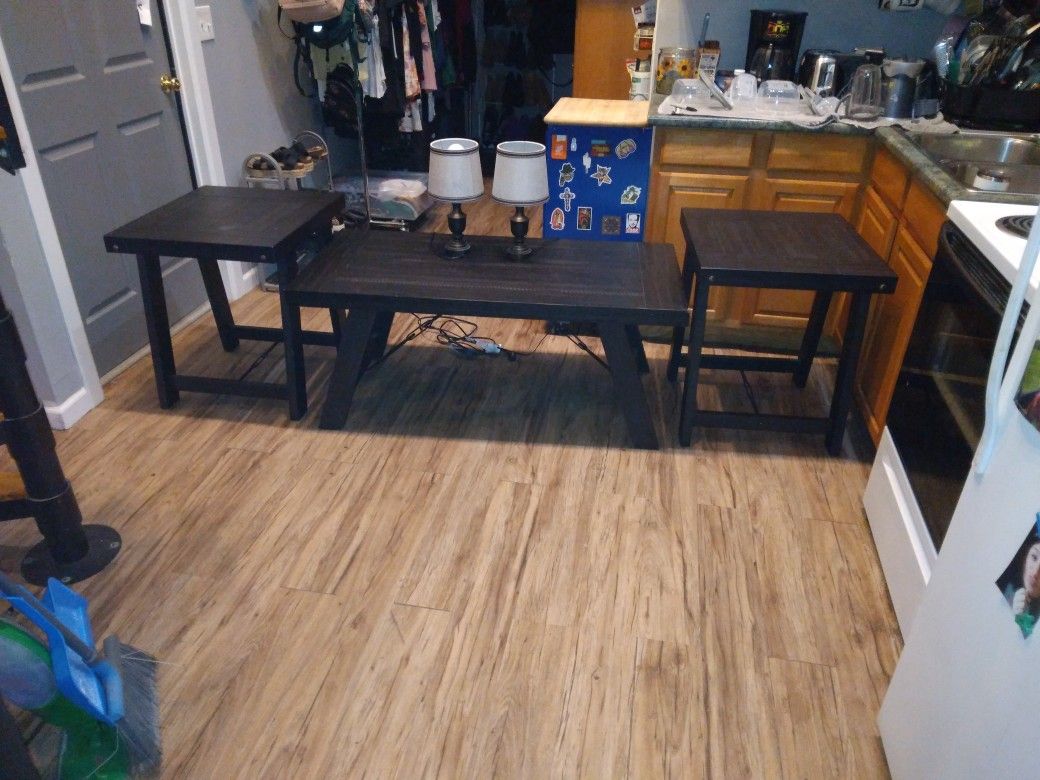 Coffee Table And 2 Side Tables.  Lamps Include If You Want Them