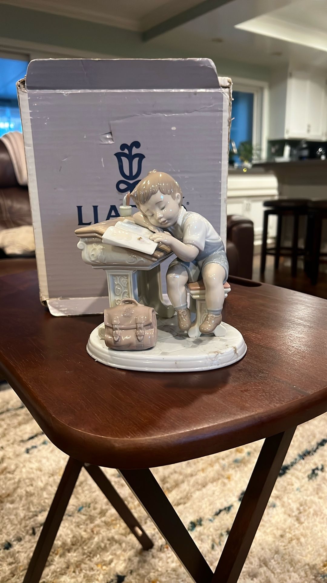 LLADRO ( SLEEPY SCHOLAR )