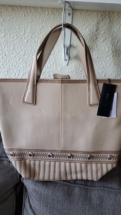 BCBG MAX AZRIA HANDBAG