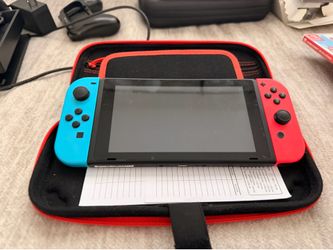 Nintendo Switch Bundle – 10 Games + Wireless Controller + Cases – Excellent Condition