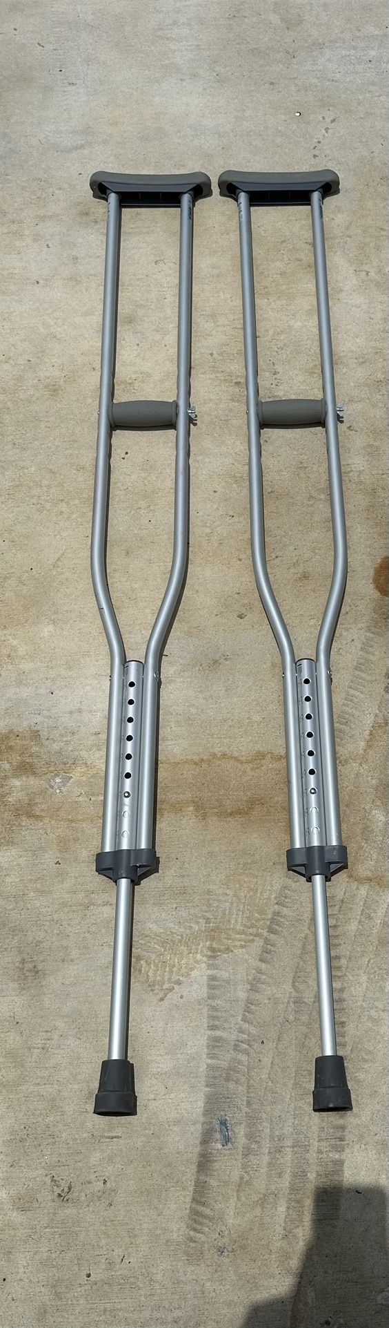 Crutches 5’10”-6’6”