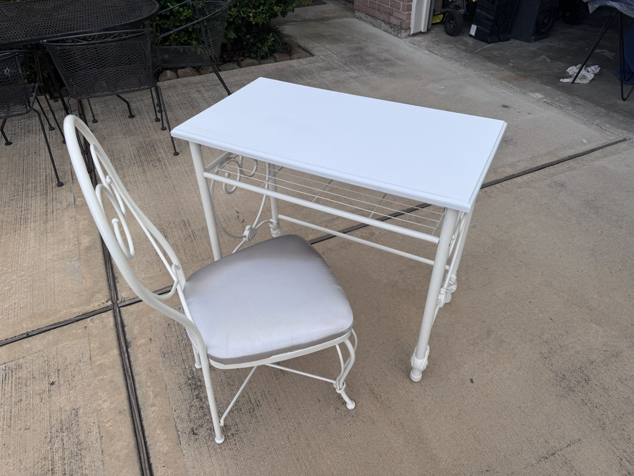 White Metal Scrollwork Desk & Chair Set – Vintage Vanity / Writing Table
