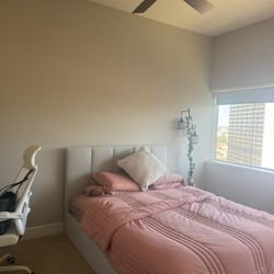 Queen Size Bed With Hydraulic Lift Storage 