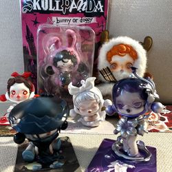 POP MART SKULLPANDA Collectible Figure Set