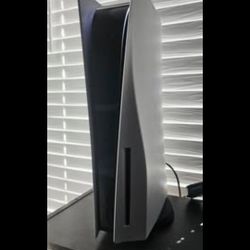 PS5 Disc Edition + 2 Controllers + Games Bundle – Excellent Condition