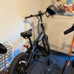 Gotrax F1 w/ Helmet & 2 Chargers