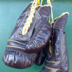 vintage Wilson boxing/sparring gloves