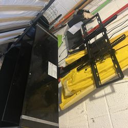 tv table is in good condition