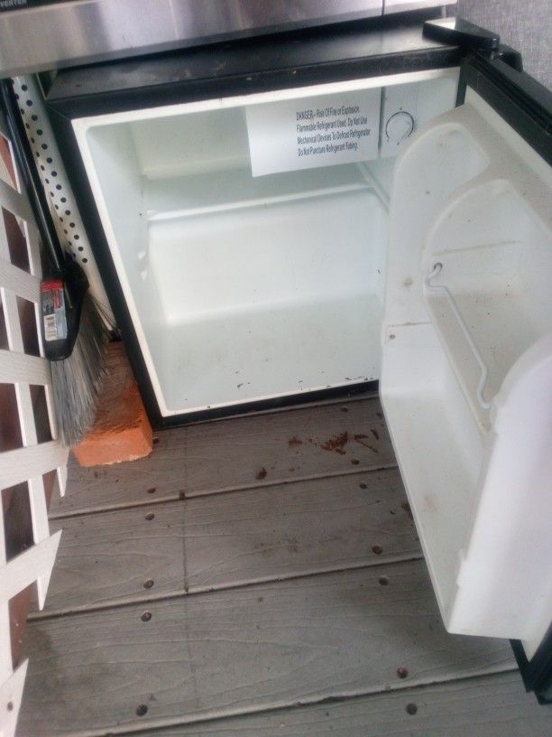 Mini Fridge 