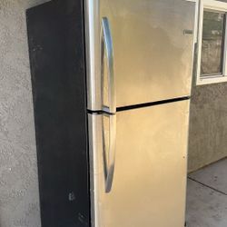 Frigidaire Refrigerator Works Great