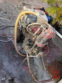 HONDA PAINT SPRAYER. COME TEST IT WORKING GOOD $1.100