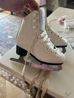 12T figure Skates