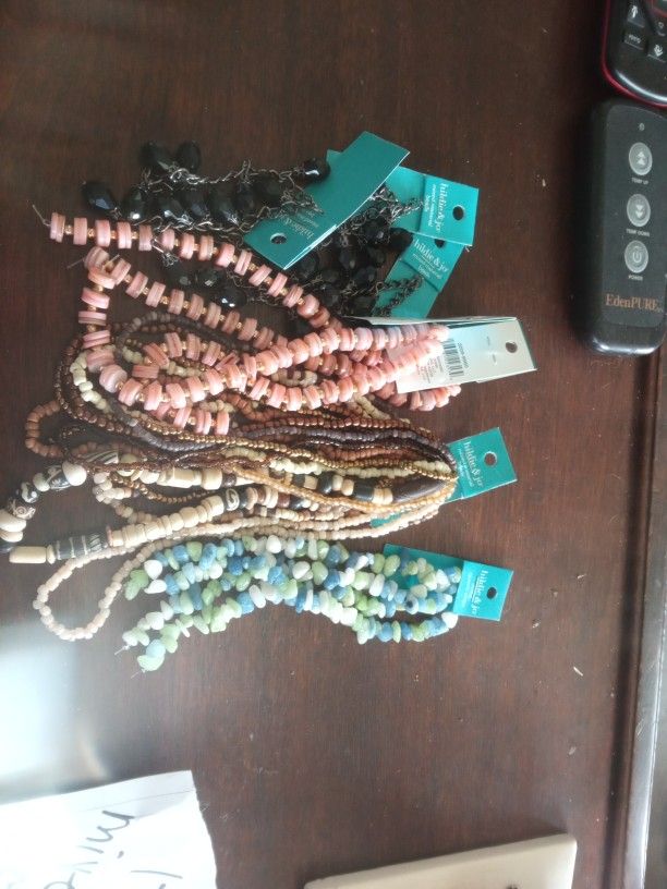 17 Mixed Material Beads