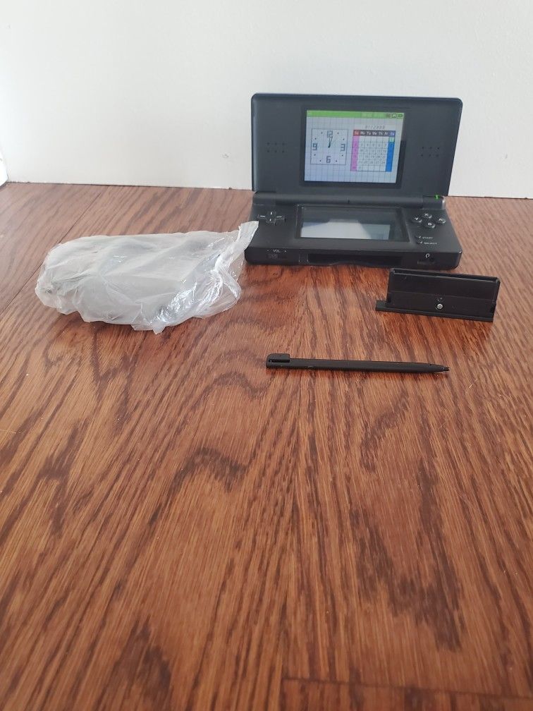Nintendo DS Lite Handheld video game system, plays Gameboy Advance & DS games, New Charger Tested