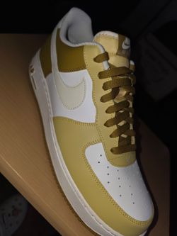 Nike Men's Air Force 1 '07  Sneaker Size 13 men's
