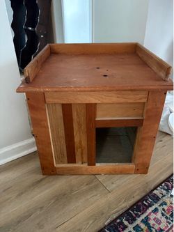 Hardwood house for cat box