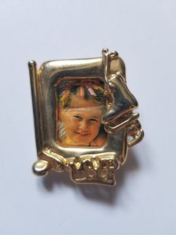 Photo MVP pin/brooch