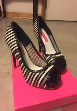 Betsey Johnson deandra heel