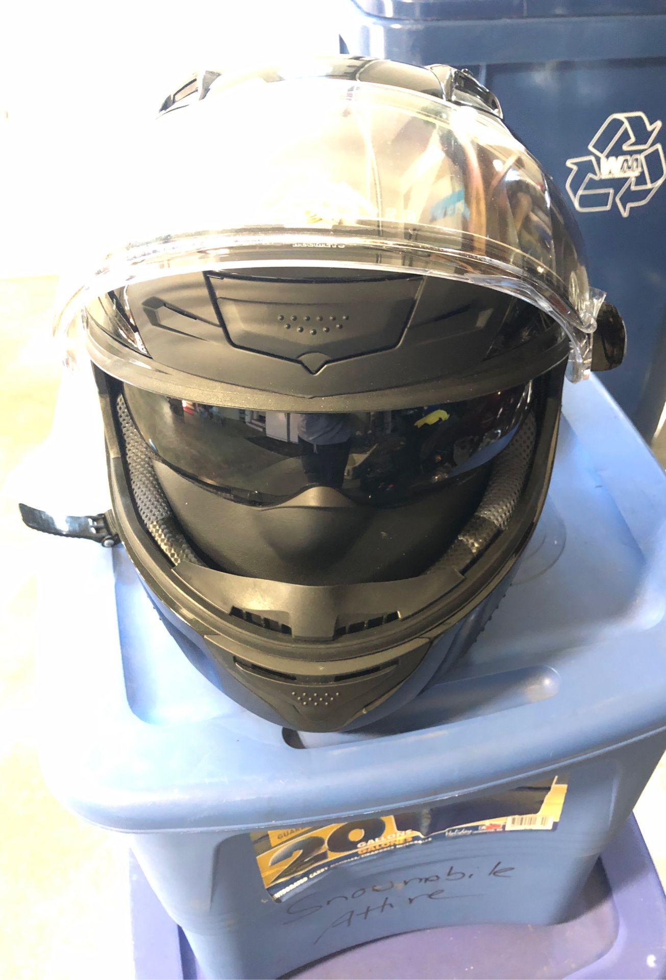 Snowmobile helmet new