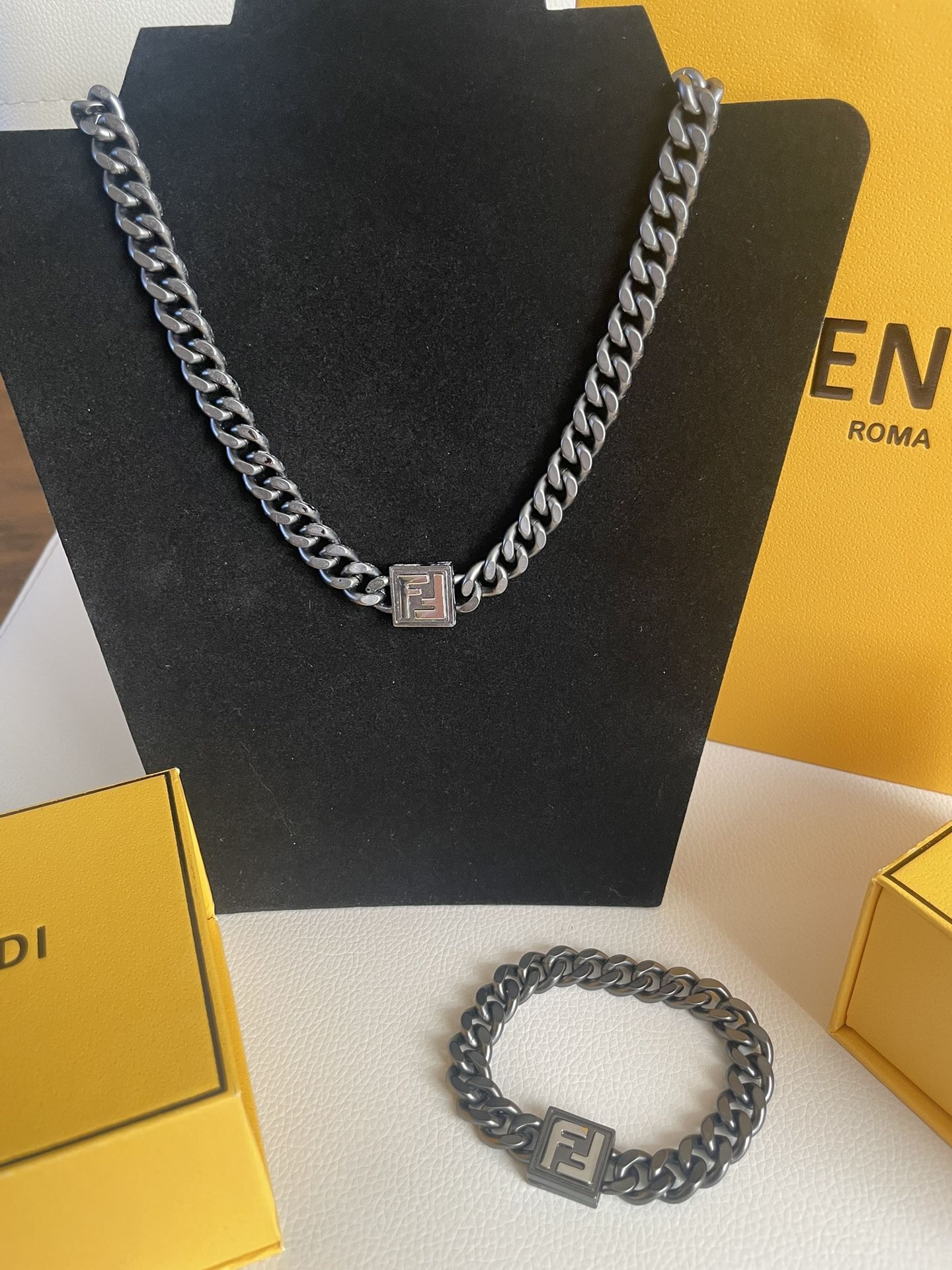 Bracelet and necklace Men