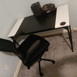 Desk With Chair 