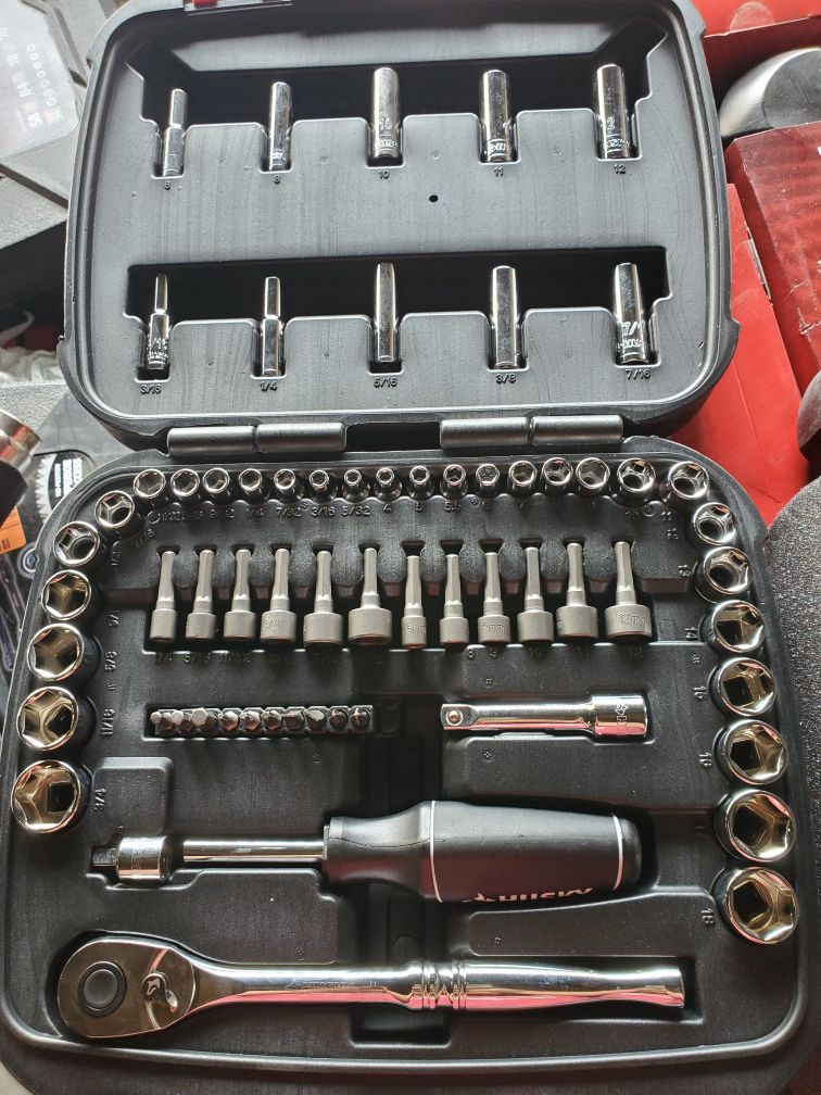 Husky Mechanics Tool Set 65-Piece