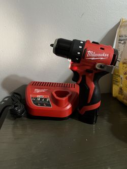 Milwaukee M12 Brushless Compact Drill With Battery Charger 