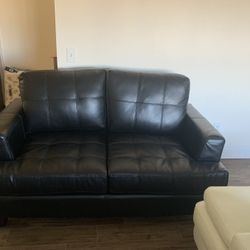 Faux Leather Two Seater Pullout Couch (twin)