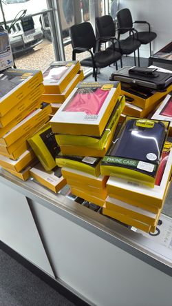 Free Phone Case iPhone 12 / 12 Pro - 13 - 13 Pro - 13 Pro Max