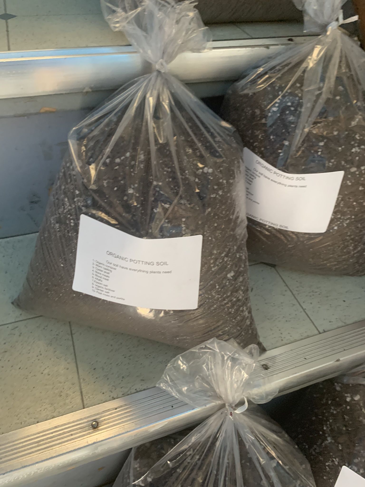 1 Gallon Potting Mix, Organic Soil, Garden Soil Mix