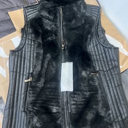 Wholesale Black Faux Fur Vest Woman $20 6 Pieces 
