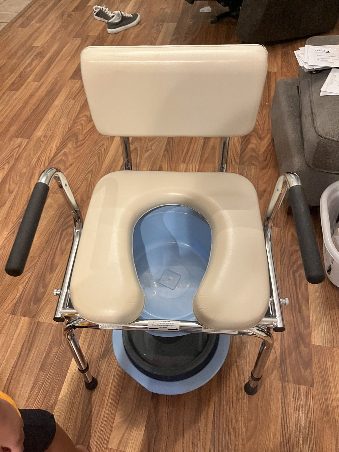 Medline Guardian Heavy Duty Padded Drop-Arm Commode (New) $25