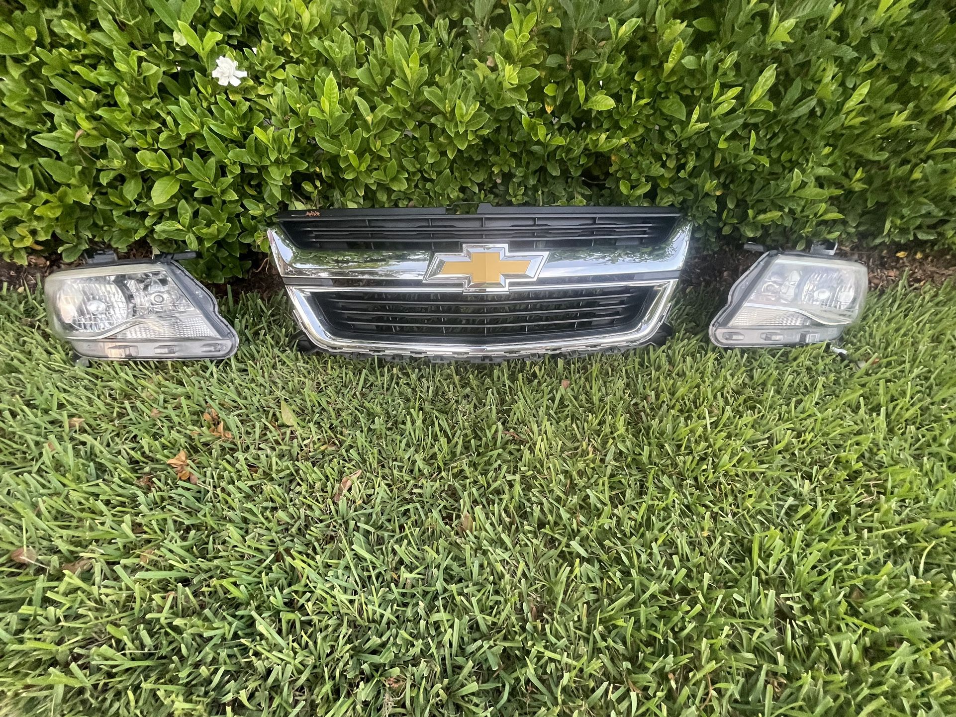 Chevy Colorado Grill and Headlights