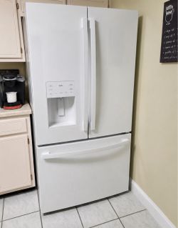 White French Door Refrigerator with Ice Dispenser