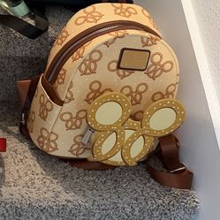 Mickey Pretzel Loungefly