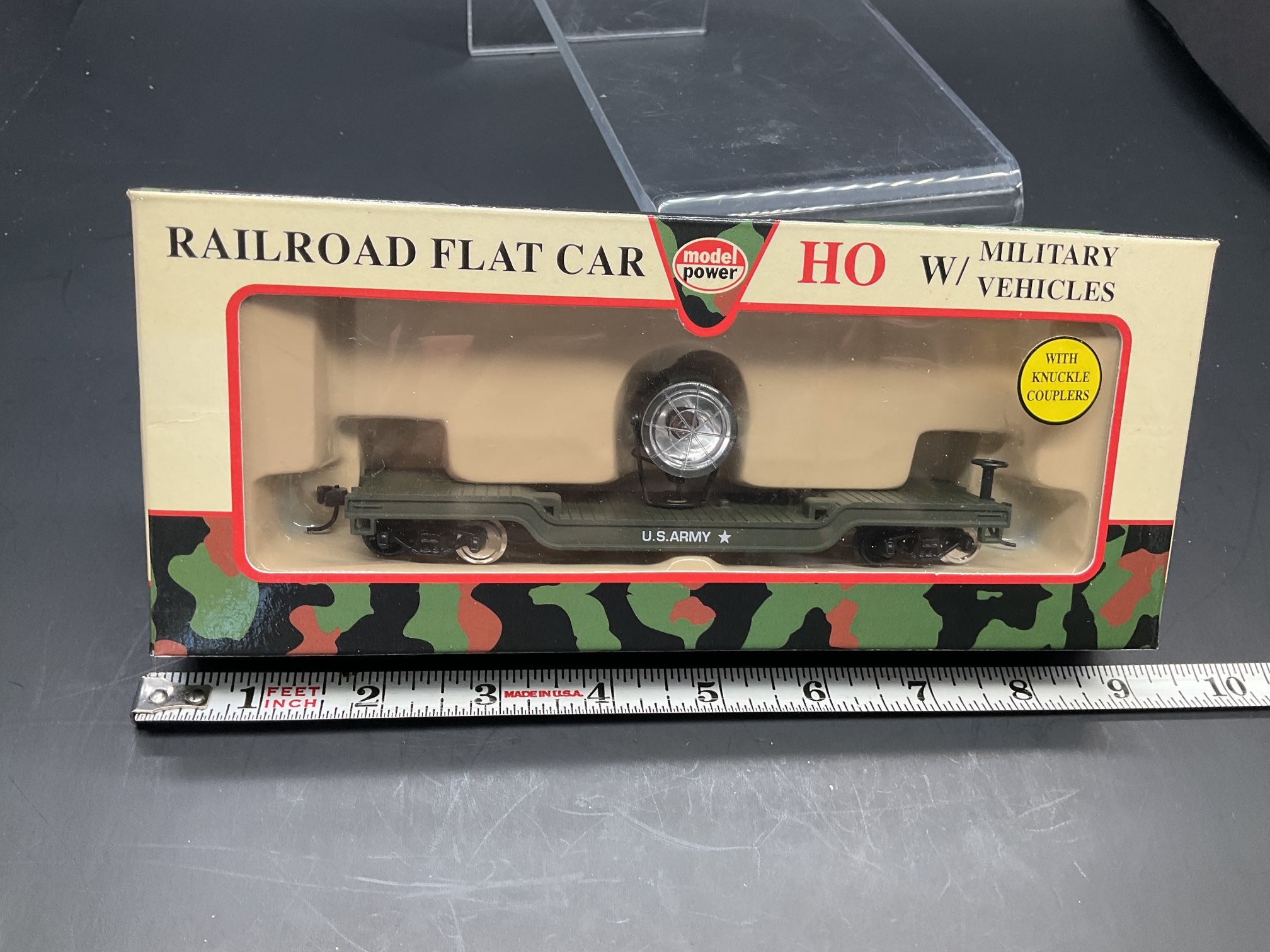 Model Power Military HO Railroad Flat Train Car Search Light w/knuckle couplers